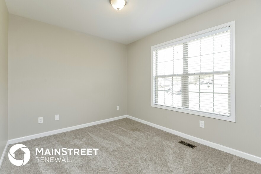 Building Photo - 650 Starlite Dr