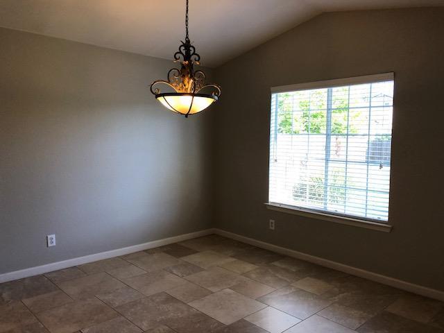 Building Photo - 524 W Russell Ave