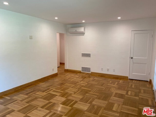 Building Photo - 5180 Village Green