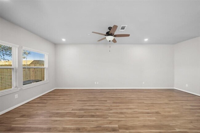 Building Photo - 800 N Thompson St