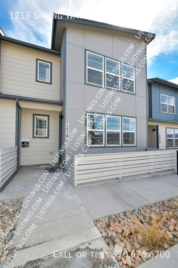 Building Photo - Gorgeous Townhome at Victory Ridge!