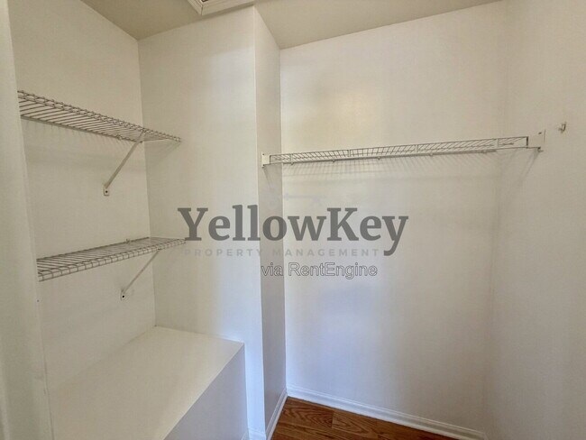 Building Photo - 613 Greystone Ln