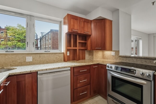 Building Photo - 350 North St