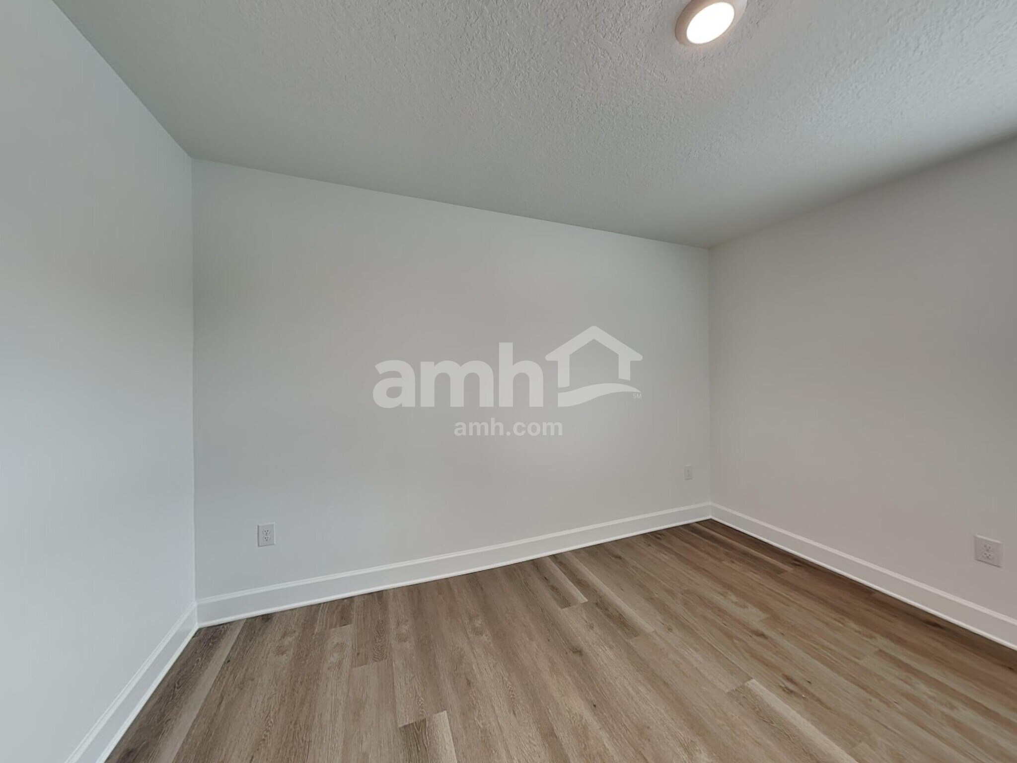 Building Photo - 2907 19th Ave W