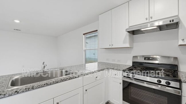 Building Photo - 2713 Green Finch