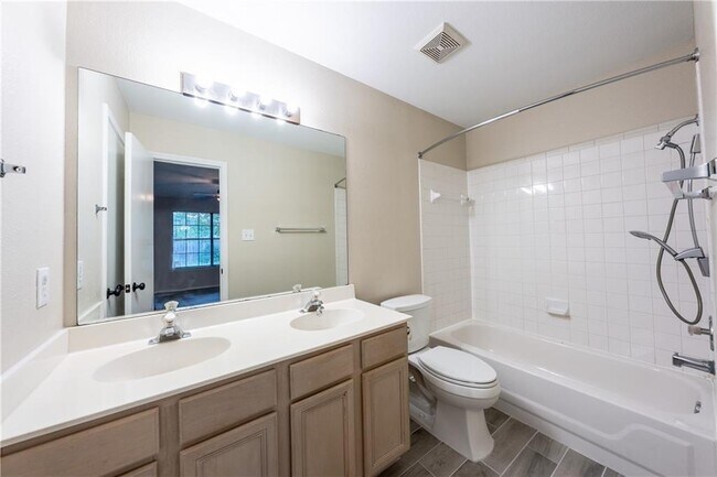 Building Photo - 1607 Greening Way