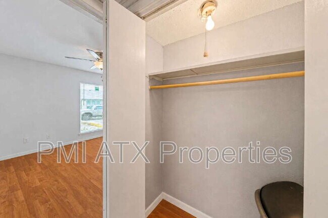 Building Photo - 2124 Burton Dr