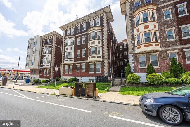 Building Photo - 4706 Chestnut St