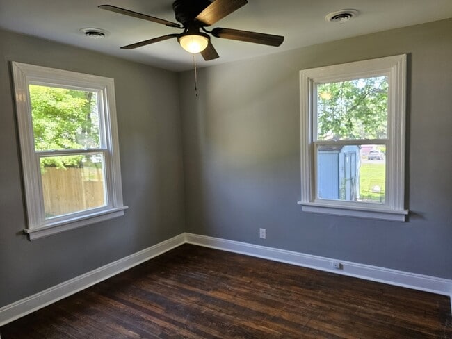 Building Photo - 132 N Beech Ave