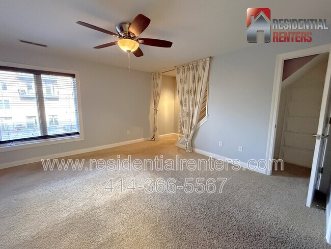 Building Photo - 1515 N Van Buren St