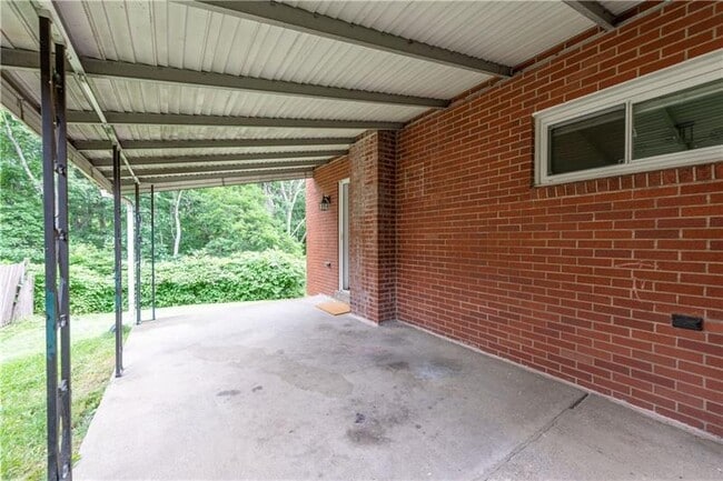 Building Photo - 1431 Lakeside Dr