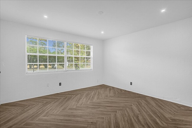 Building Photo - 432 Sauls St