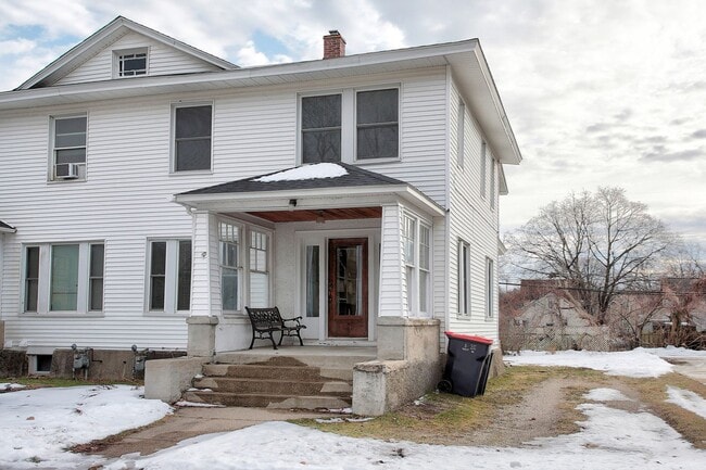 Building Photo - 140/142 E 15th Street