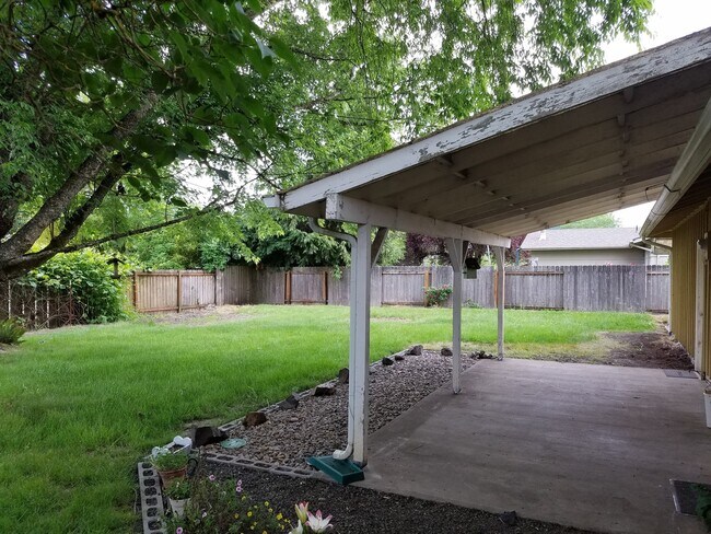 Building Photo - 3 Bedroom Home - Great Location - Available Soon