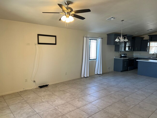 Building Photo - San Luis AZ, Three Bedroom 2 Bath Corner L...