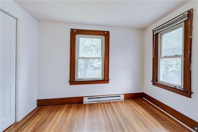Building Photo - 45 Roseview Ave