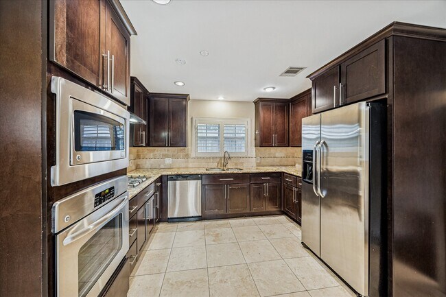 Building Photo - 9106 Riddlewood Ln