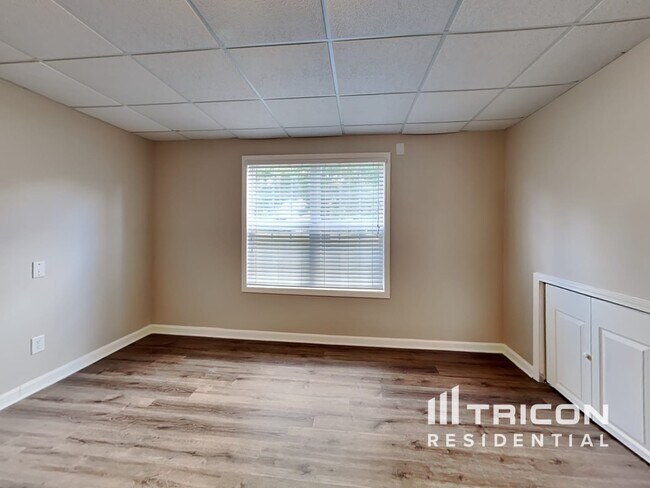Building Photo - 605 Brooks Rd