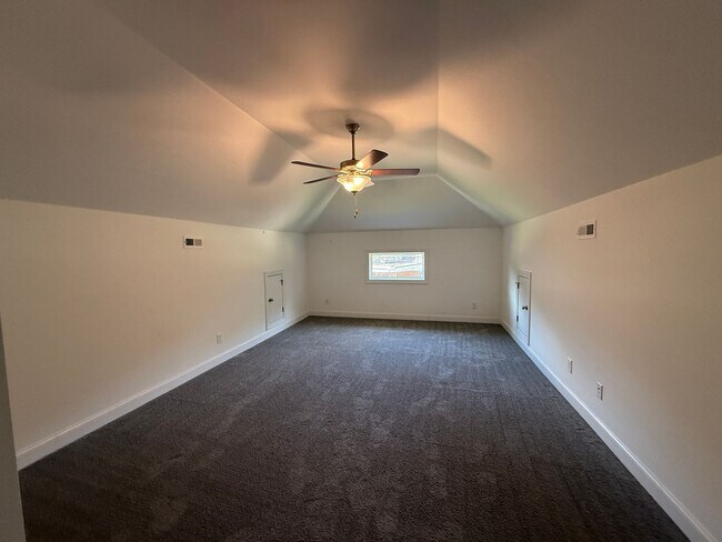 Building Photo - Gorgeous Executive Home in Anderson Creek ...