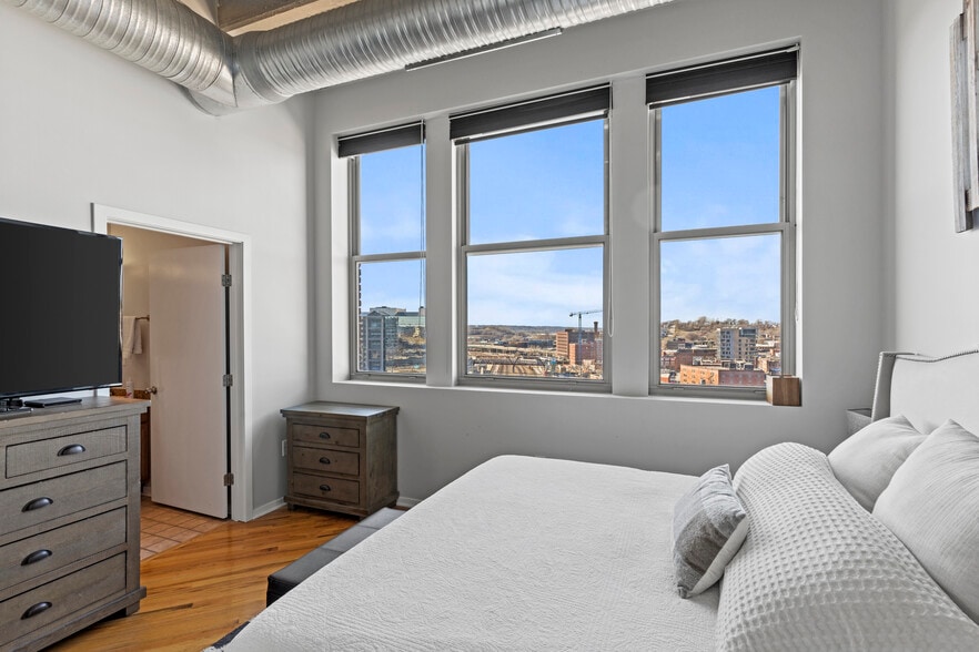 Building Photo - 2107 Grand Blvd