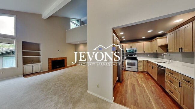 Building Photo - Top-floor 2-level condo with brand-new kit...