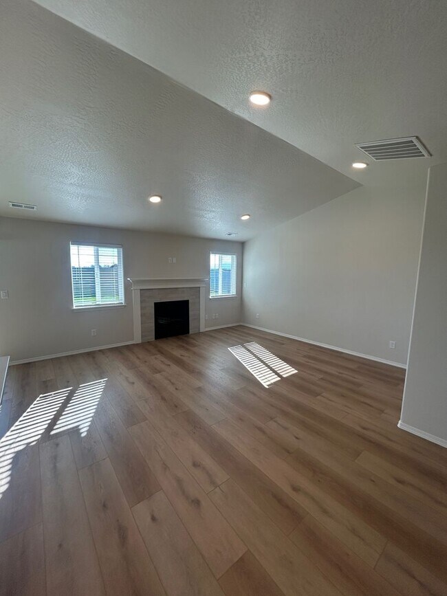 Building Photo - New Construction 3 bedroom 2 bath home for rent in The Hollice Woods!