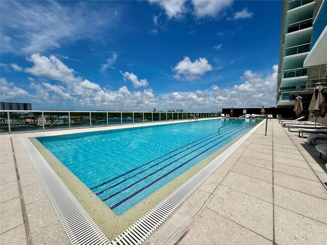 Building Photo - 400 Sunny Isles Blvd