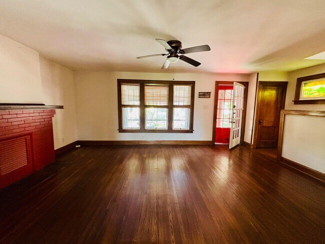 Building Photo - 315 Siebert St