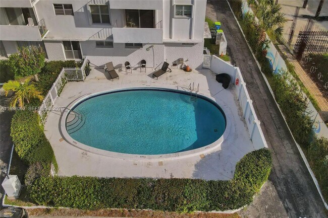 Building Photo - 1075 92nd St