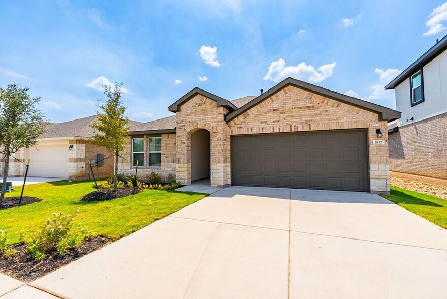 Building Photo - 1832 Dandy Brush Dr