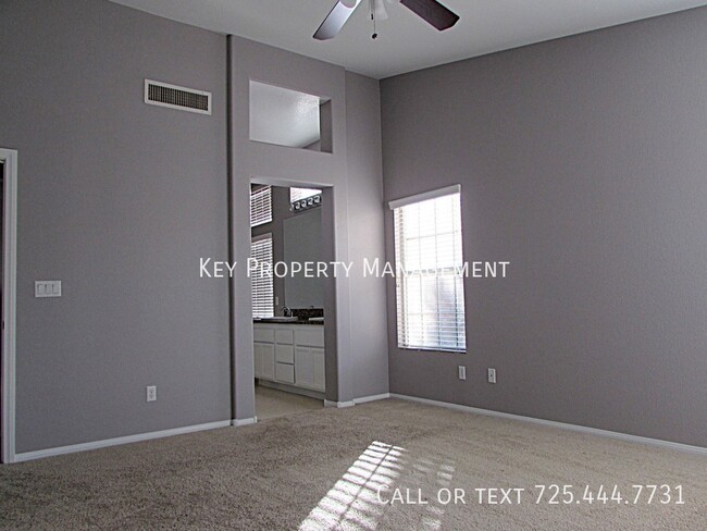 Building Photo - UPGRADED 4 BEDROOM 2.5 BATH HOUSE W/ DEN I...