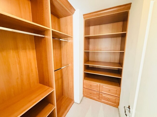 Building Photo - Beautiful 3 Bed 2.5 Bath Santa Clara Townh...