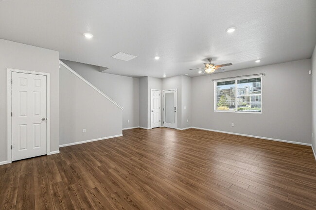 Building Photo - Stunning 3-Bed Townhome in Northglenn w/ 2...