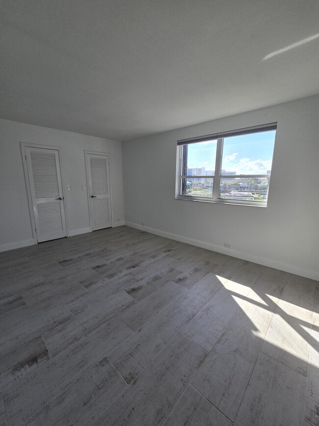 Building Photo - 1208 Marine Way