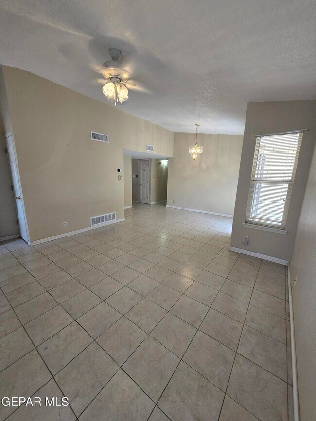 Building Photo - 6230 Arch Bridge Dr
