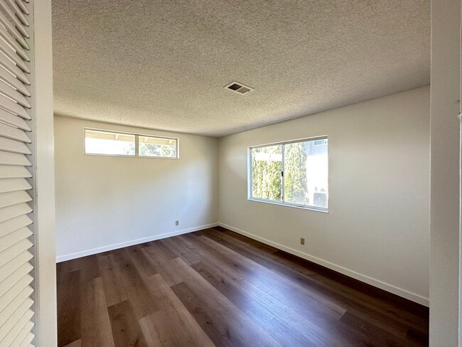 Building Photo - Benicia House in a Desired Location
