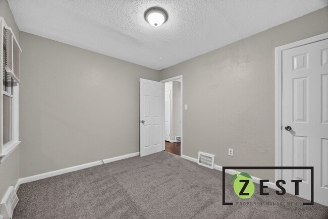 Building Photo - Charming 3 Bedroom home in Detroit Thursday August 6, 2026 @ 7:15p-7:45p