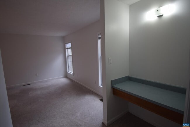 Building Photo - 3364 Dogwood Dr