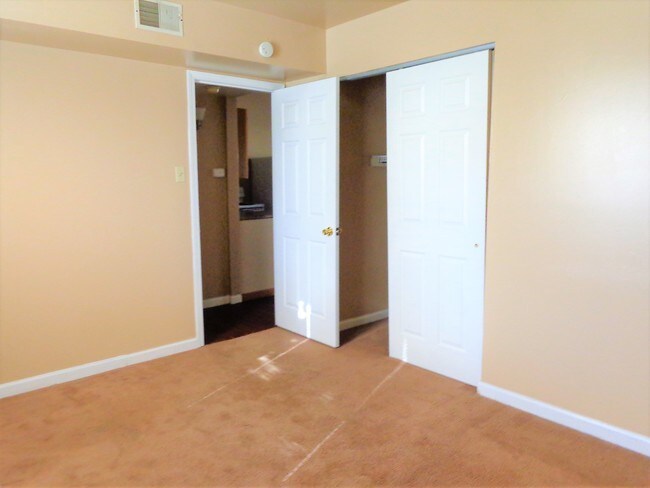 Building Photo - 891 Dawnview Ct