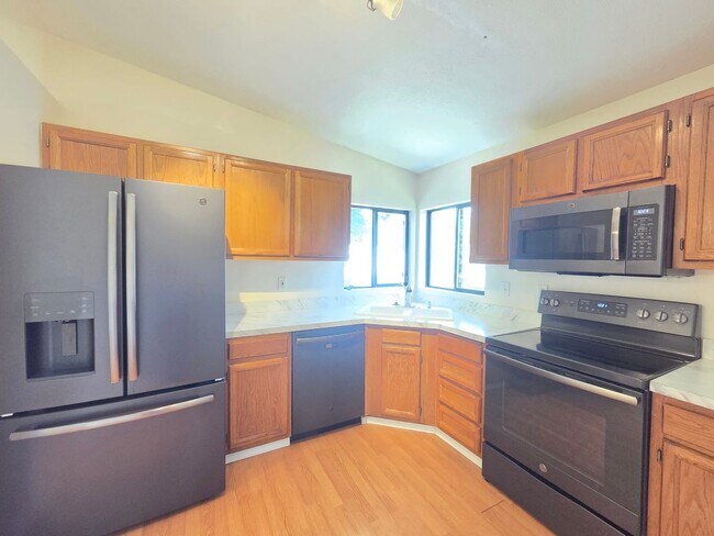 Building Photo - $2,495 - 4 Bed / 2 Bath Beautiful Home in Indian Trail