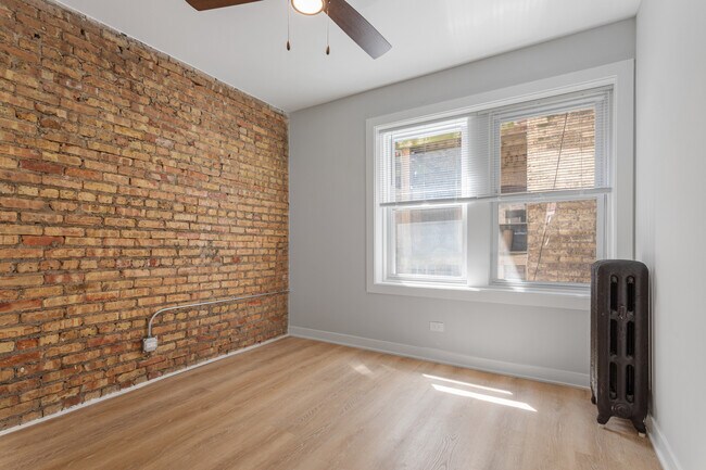 Building Photo - 7381 N Damen Ave