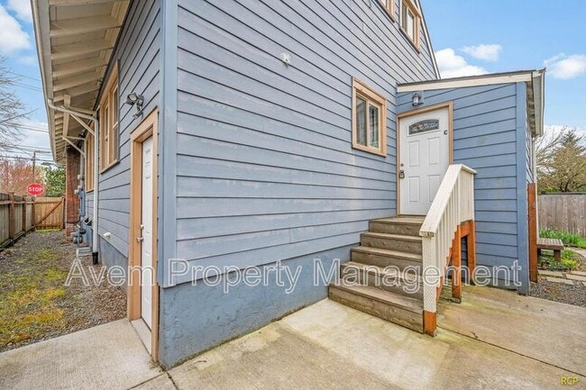 Building Photo - 4221 SE 52nd Ave