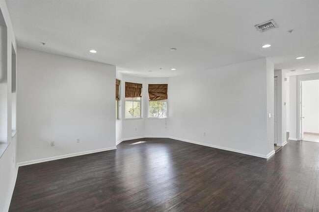 Building Photo - 3915 Passion Flower Rd
