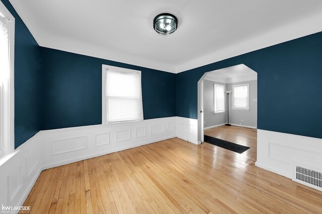 Building Photo - 14024 Grandville Ave