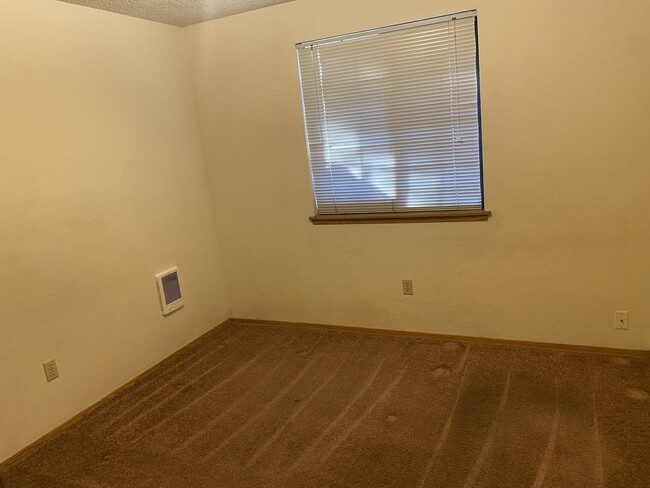 Primary Photo - 16611 E B St
