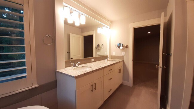 Building Photo - Magnificent Gig Harbor 4 Bed Home For Rent