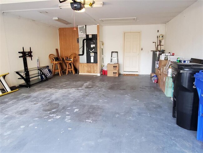 Building Photo - 1141 Southlake Ct