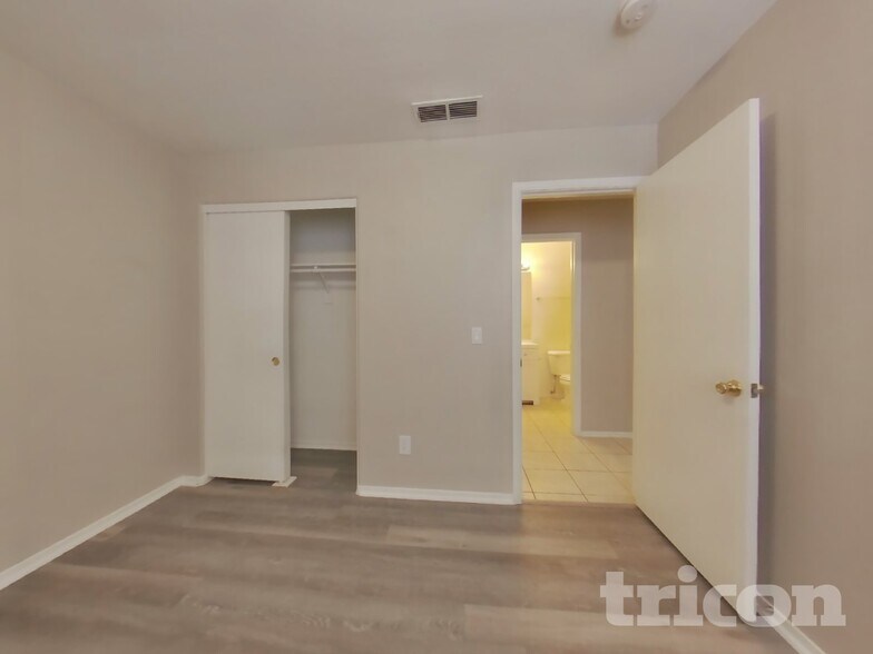 Building Photo - 8363 W Audrey Ln