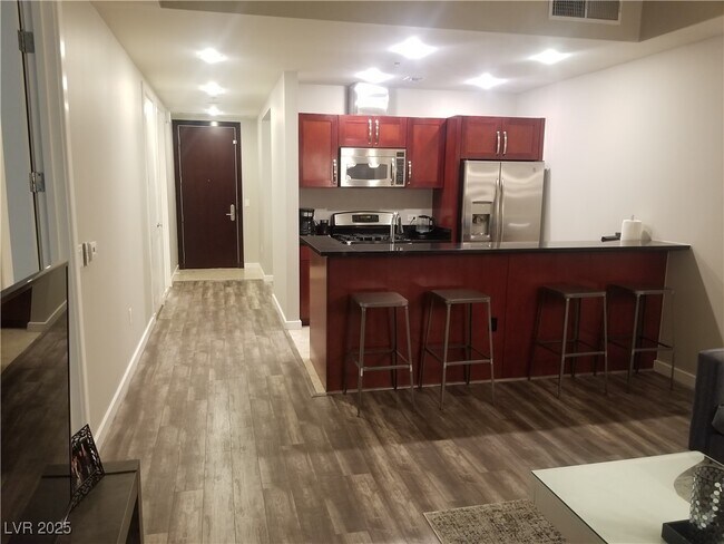 Building Photo - 4575 Dean Martin Dr