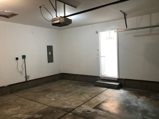 Building Photo - Updated 3 bedroom 2 bath house in Veneta!